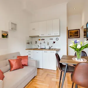 Vittoria Apartment