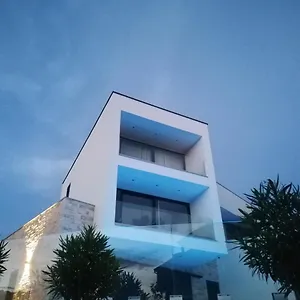 https://villa-novamarin.hotelinzadar.com